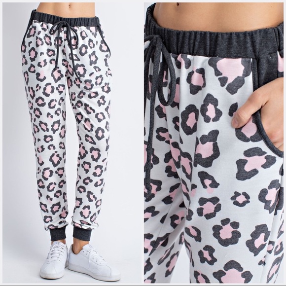 Des Feli Pants - Last 1 ‼️ Animal Print Jogger Pants